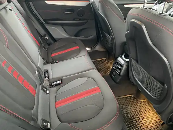BMW 218 (13/22)