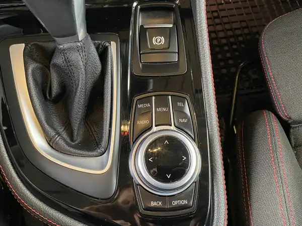 BMW 218 (20/22)