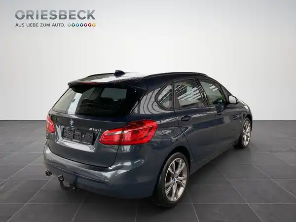 BMW 218 (5/22)