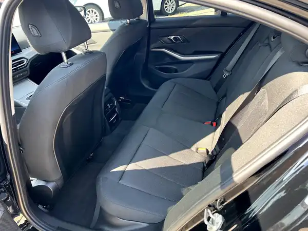 BMW 318 (12/27)