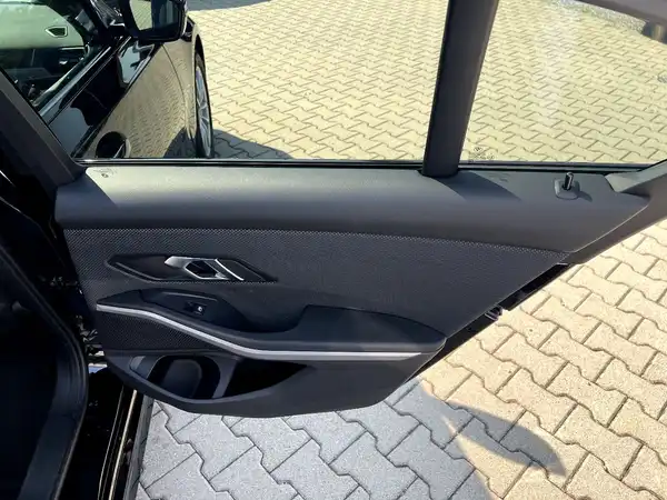 BMW 318 (15/27)