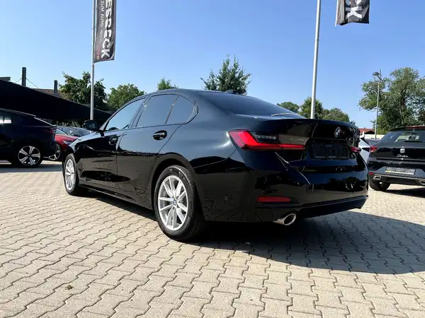 BMW 318 (3/27)