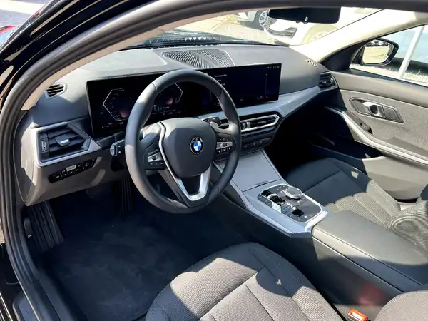 BMW 318 (8/27)