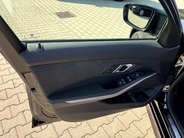 BMW 318 (10/27)