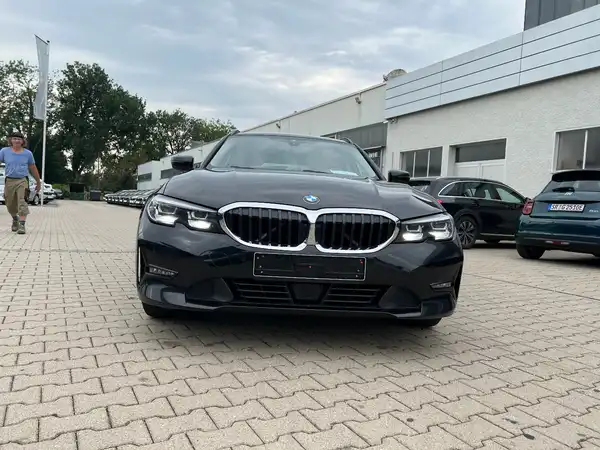 BMW 320 (6/29)