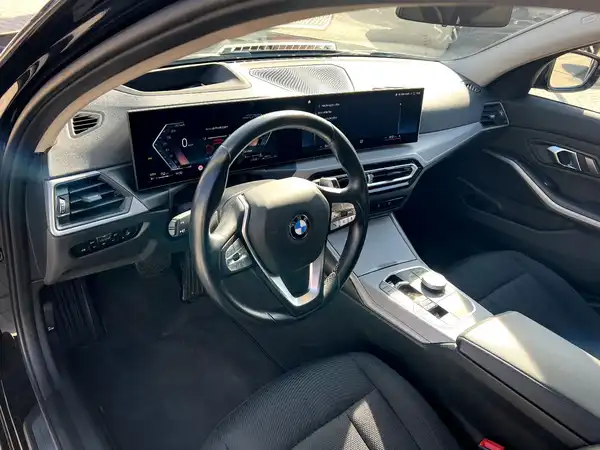 BMW 320 (11/29)