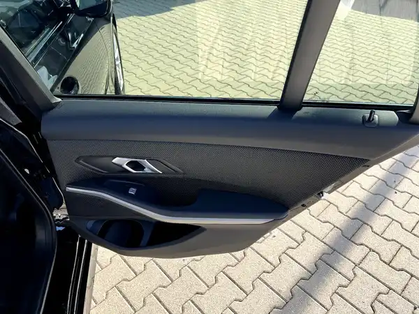 BMW 320 (15/29)