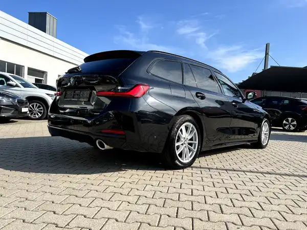 BMW 320 (4/29)