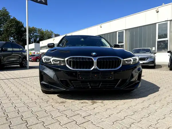 BMW 320 (6/29)