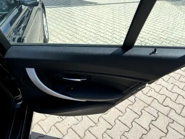BMW 320 (15/27)