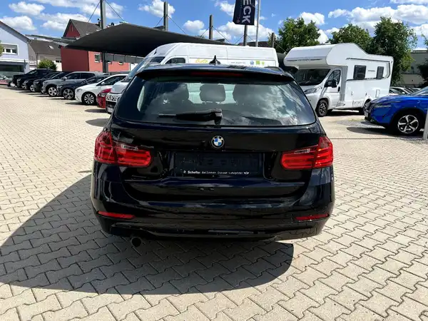 BMW 320 (3/27)