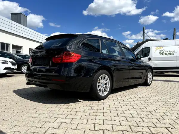 BMW 320 (4/27)
