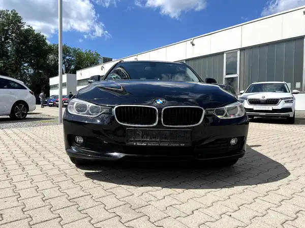 BMW 320 (6/27)