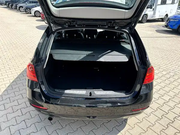 BMW 320 (7/27)