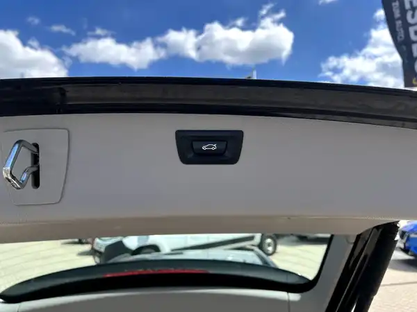 BMW 320 (8/27)