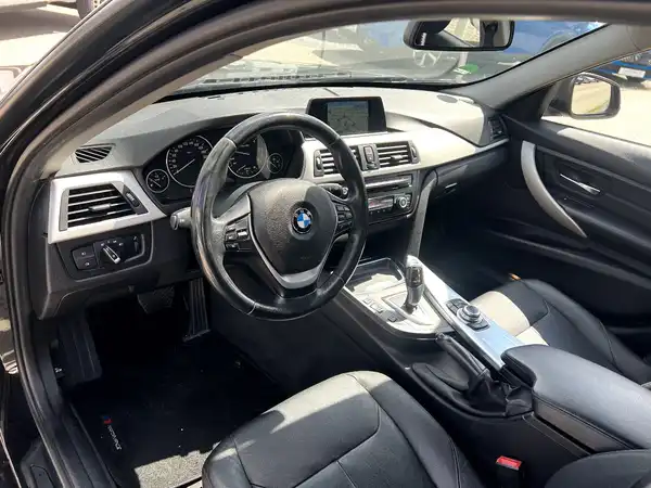 BMW 320 (10/27)