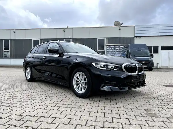 BMW 320 (5/28)