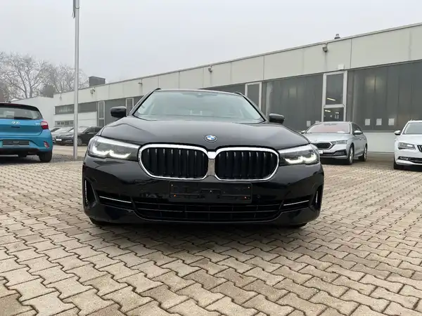 BMW 520 (6/27)