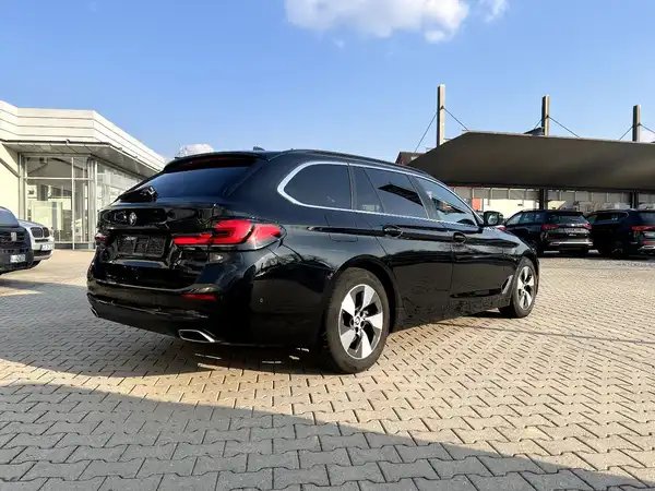 BMW 520 (4/28)