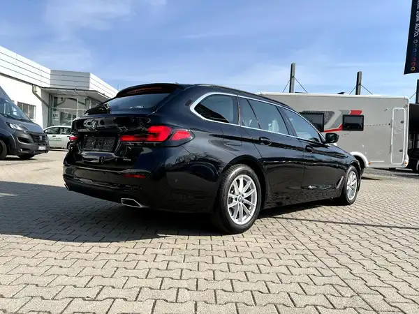 BMW 520 (4/28)