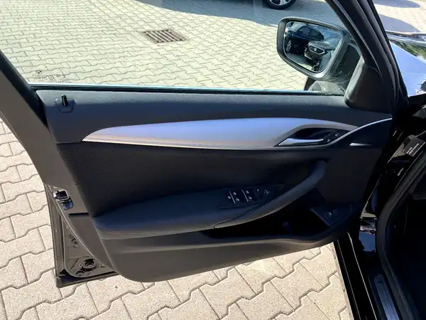 BMW 520 (11/29)