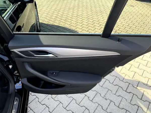 BMW 520 (16/29)