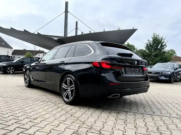 BMW 520 (2/28)