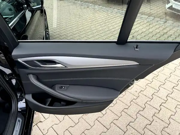 BMW 520 (15/28)