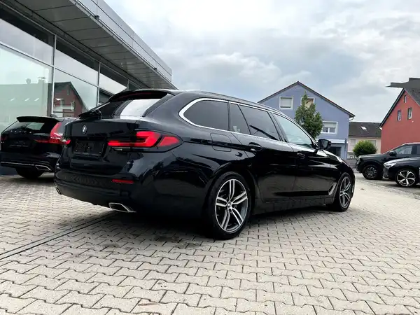BMW 520 (4/28)