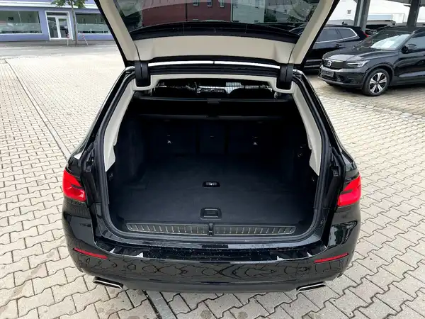 BMW 520 (7/28)