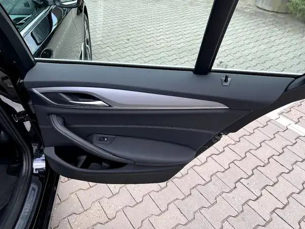 BMW 520 (15/28)