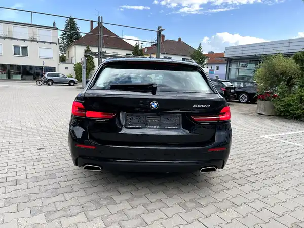 BMW 520 (3/28)
