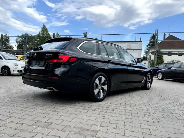 BMW 520 (4/28)