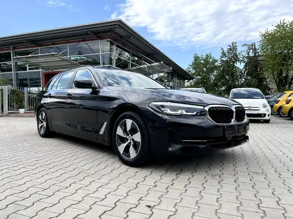 BMW 520 (5/28)