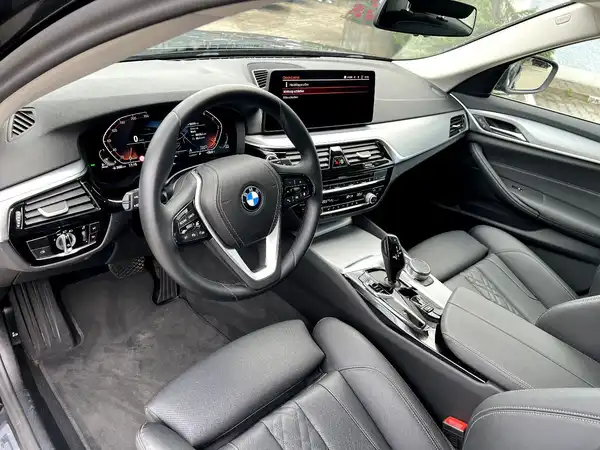 BMW 520 (10/28)