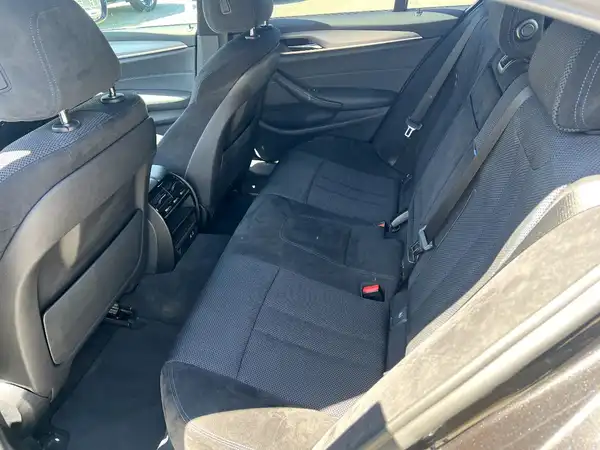 BMW 530 (12/27)