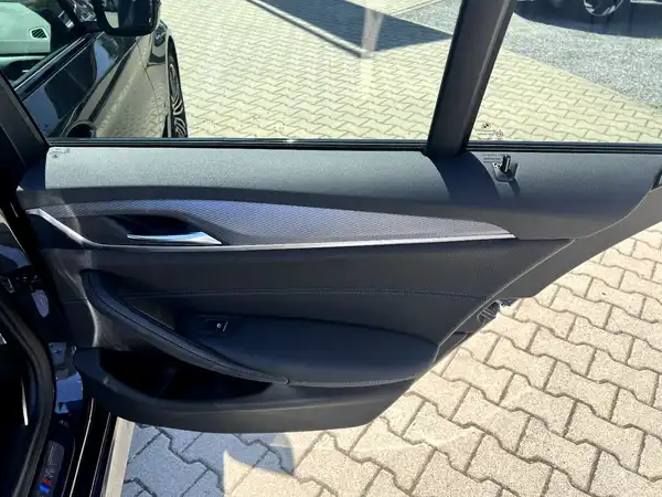 BMW 530 (14/27)