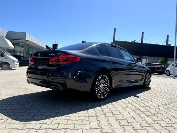 BMW 530 (4/27)