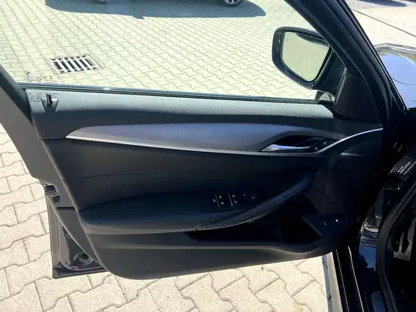BMW 530 (10/27)