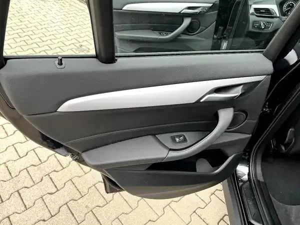 BMW X1 (12/28)