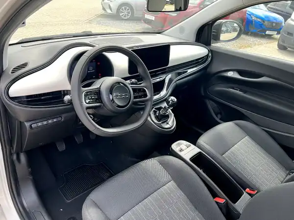 FIAT 500C (8/22)