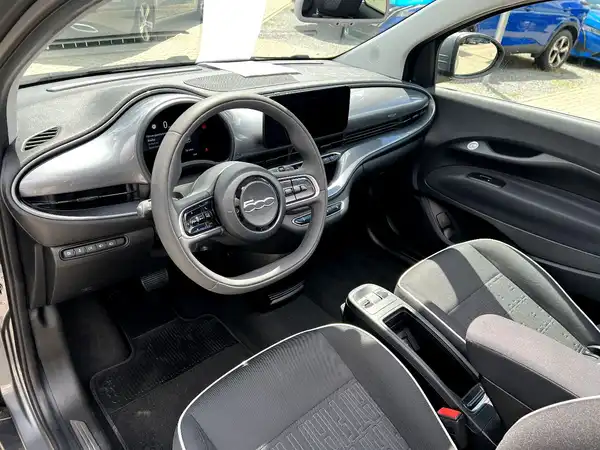 FIAT 500C (9/22)
