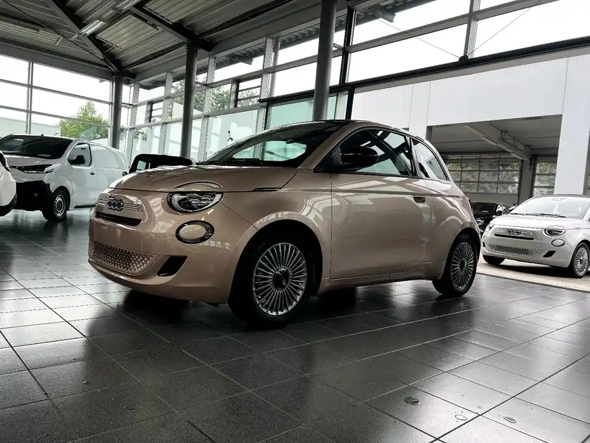 FIAT 500C (1/18)