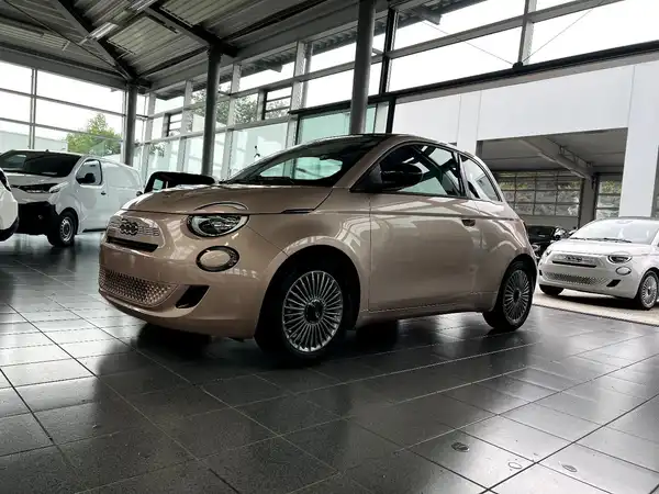 FIAT 500C (1/18)