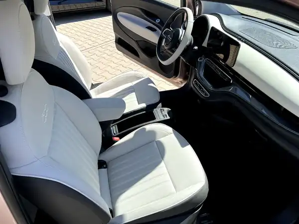 FIAT 500E (15/21)