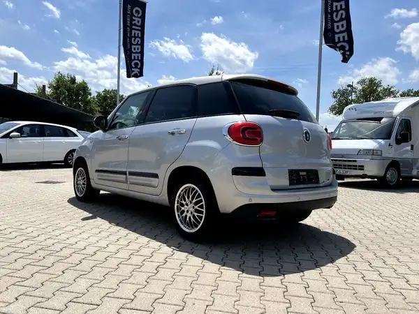 FIAT 500L (2/27)