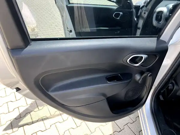 FIAT 500L (12/27)