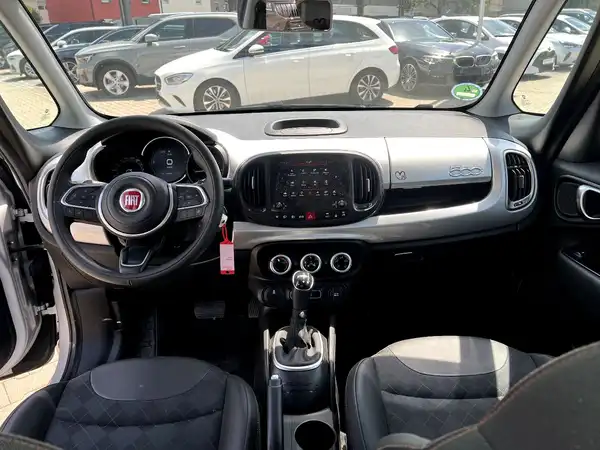 FIAT 500L (19/27)