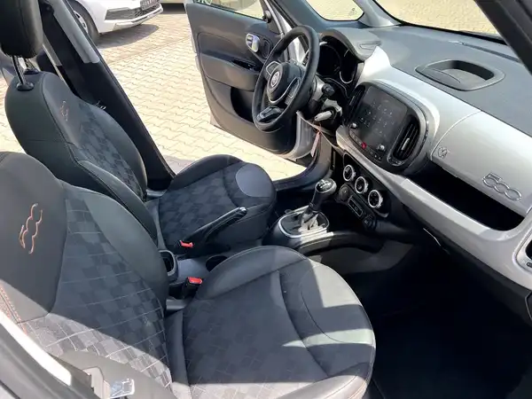 FIAT 500L (22/27)