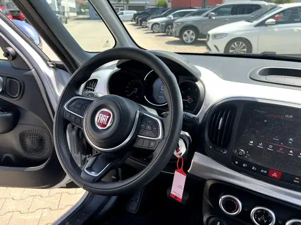 FIAT 500L (26/27)